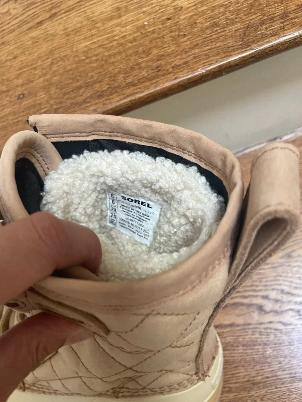 NWT Sorel Caribou Royal Boot in Beige, size 8 (no box)